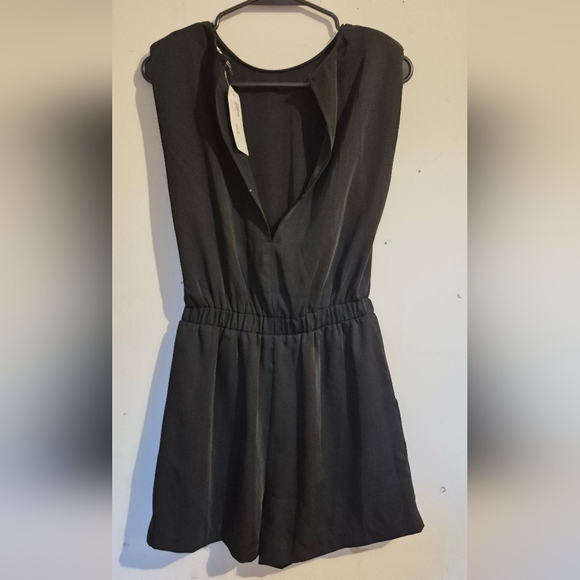 Evereve Black Sleeveless Jumpsuit - Picture 2 of 9